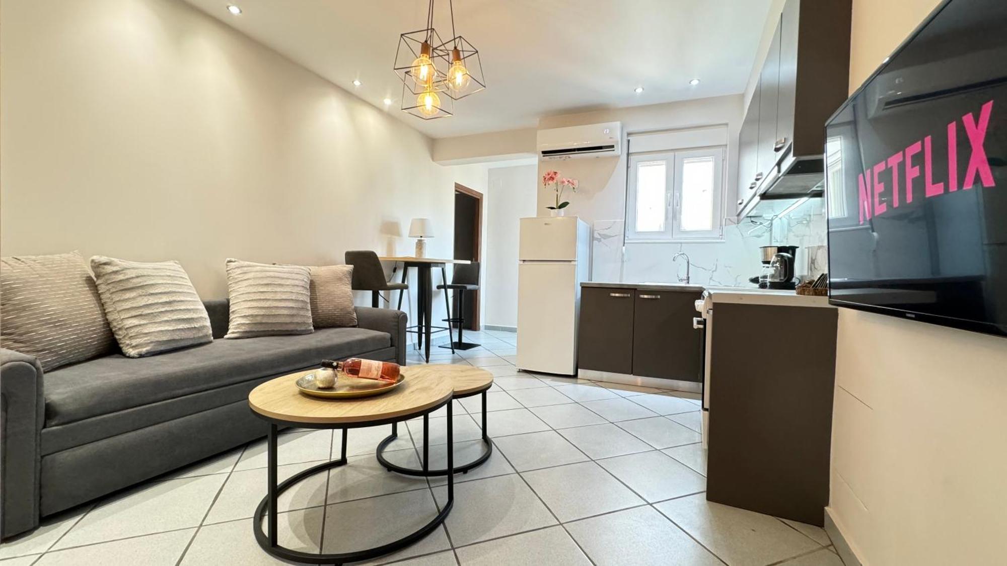 Unique Suite 1 , One Bedroom City Apartment * Heraklion (Crete)