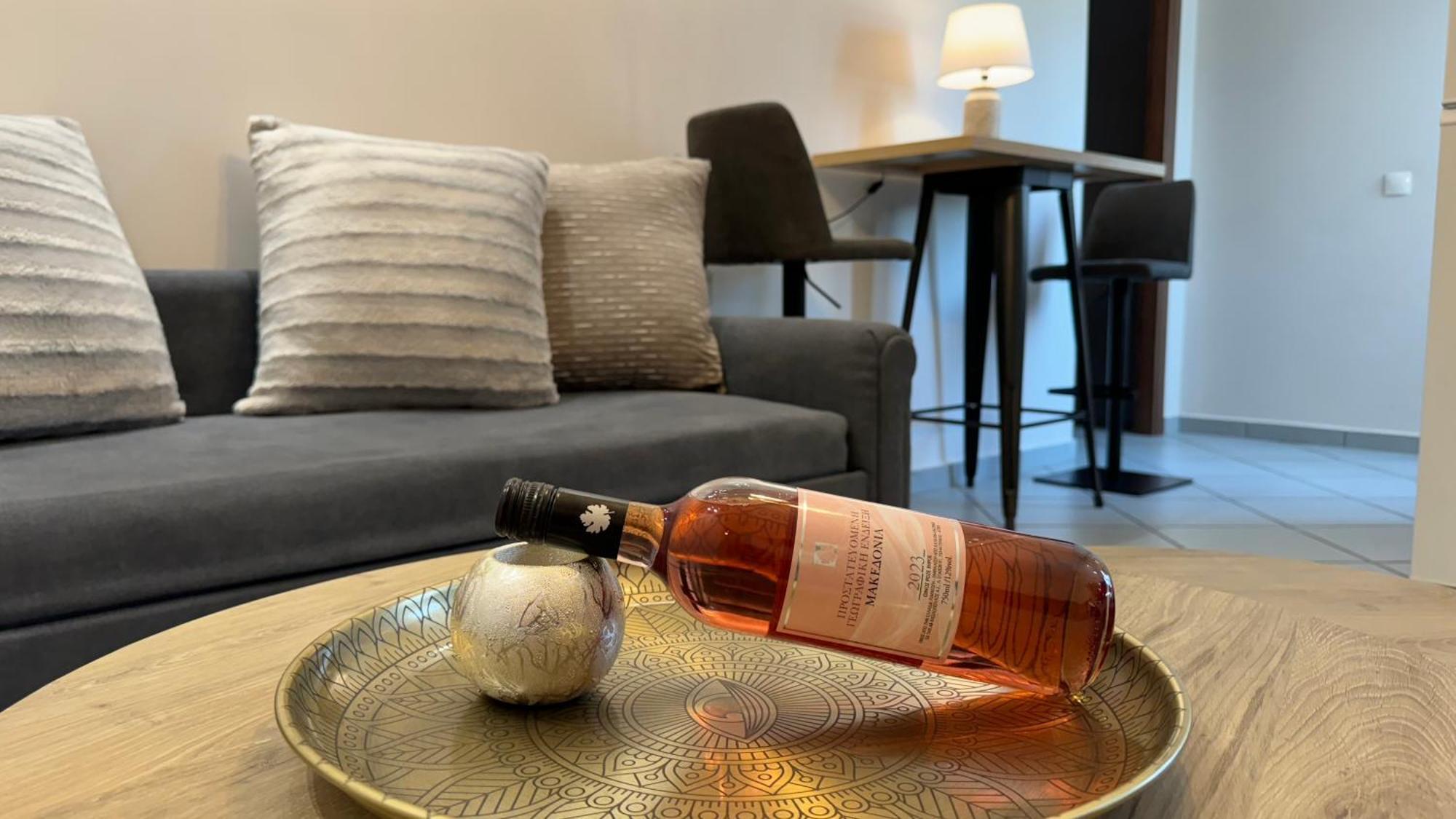 Unique Suite 1 , One Bedroom City Apartment *